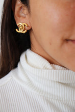 Lade das Bild in den Galerie-Viewer, Chanel CC Turnlock Clip-On Earrings 24K GP