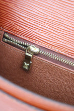 Load image into Gallery viewer, Louis Vuitton Epi Biface bag 2way in brown
