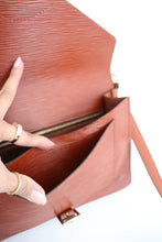 Load image into Gallery viewer, Louis Vuitton Epi Biface bag 2way in brown
