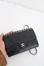 Lade das Bild in den Galerie-Viewer, Chanel classic small wallet
