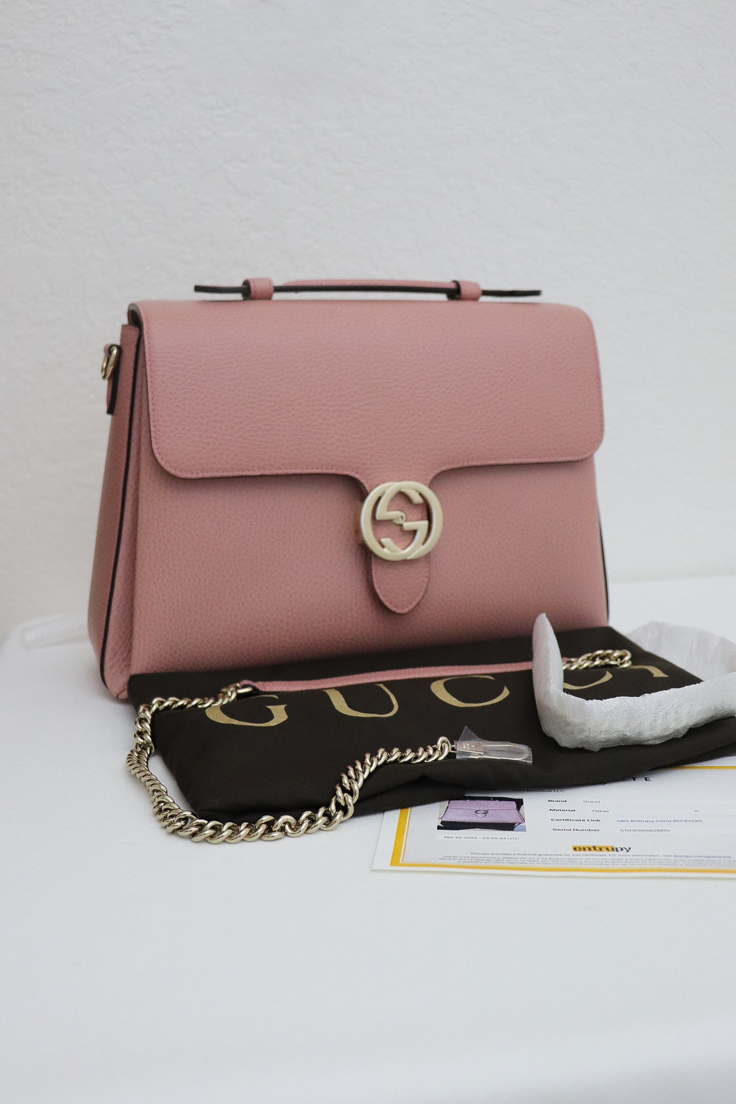Gucci GG Medium Interlocking Calfskin Shoulder bag in pink - BRAND NEW