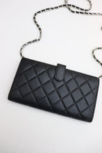 Lade das Bild in den Galerie-Viewer, CHANEL Lambskin Quilted Long Flap Wallet Black
