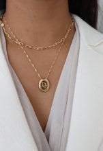 Lade das Bild in den Galerie-Viewer, Dior golden pendant
