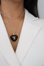 Lade das Bild in den Galerie-Viewer, LV black heart logo
