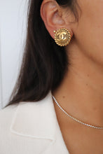 Lade das Bild in den Galerie-Viewer, Chanel vintage earrings
