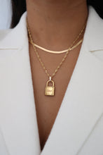 Lade das Bild in den Galerie-Viewer, Dior golden mini lock
