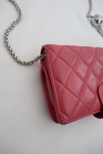 Lade das Bild in den Galerie-Viewer, Chanel vintage wallet in pink
