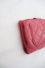 Lade das Bild in den Galerie-Viewer, Chanel vintage wallet in pink
