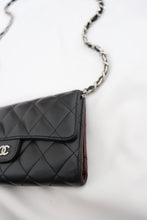 Lade das Bild in den Galerie-Viewer, Chanel classic flap wallet
