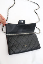 Lade das Bild in den Galerie-Viewer, Chanel classic flap wallet
