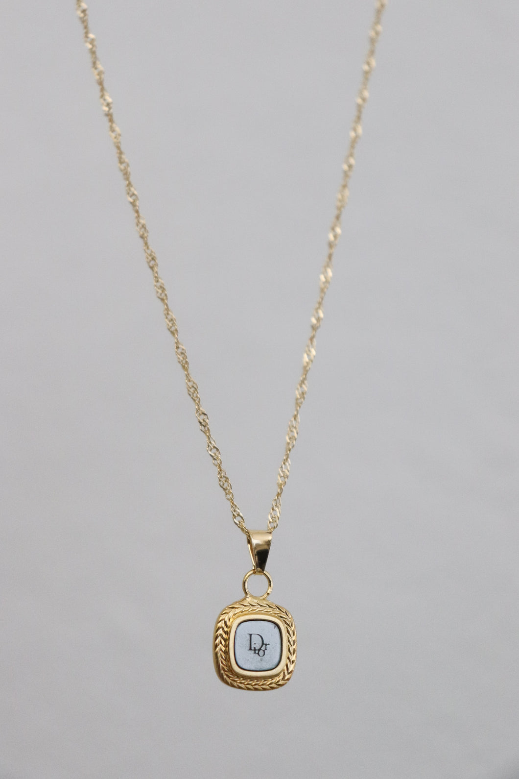 Dior golden/white necklace in small