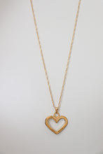 Lade das Bild in den Galerie-Viewer, Louis Vuitton golden heart (medium)
