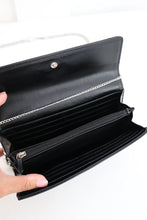 Lade das Bild in den Galerie-Viewer, Chanel caviar vintage wallet
