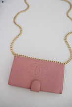 Lade das Bild in den Galerie-Viewer, Chanel caviar wallet in pink
