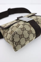 Lade das Bild in den Galerie-Viewer, Gucci GG canvas belt bag
