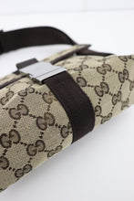 Lade das Bild in den Galerie-Viewer, Gucci GG canvas belt bag
