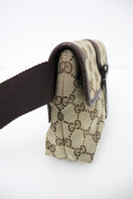 Lade das Bild in den Galerie-Viewer, Gucci GG canvas belt bag

