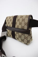 Lade das Bild in den Galerie-Viewer, Gucci GG canvas belt bag
