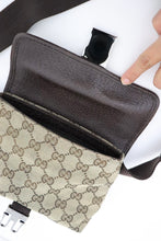 Lade das Bild in den Galerie-Viewer, Gucci GG canvas belt bag
