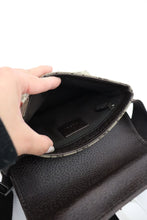 Lade das Bild in den Galerie-Viewer, Gucci GG canvas belt bag
