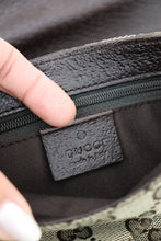 Lade das Bild in den Galerie-Viewer, Gucci GG canvas belt bag
