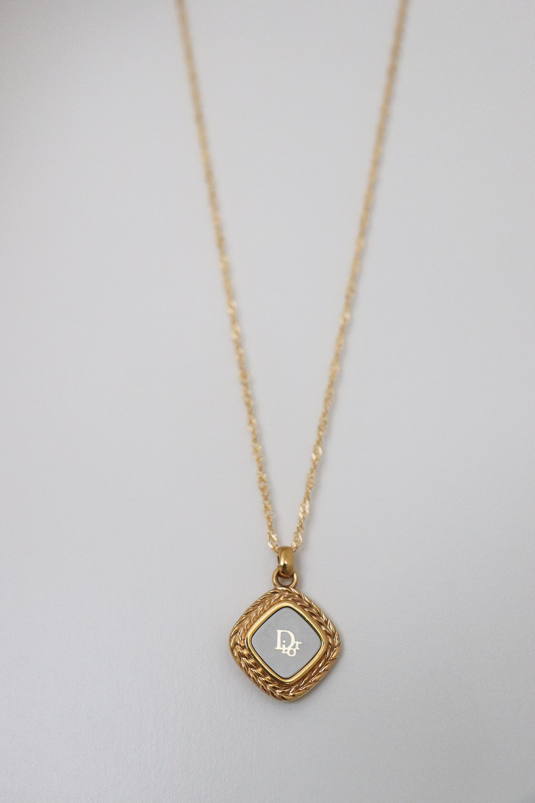 Dior golden/white necklace
