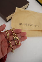 Load image into Gallery viewer, Louis Vuitton vernis heart keypouch
