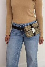 Lade das Bild in den Galerie-Viewer, Gucci GG canvas belt bag
