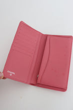 Lade das Bild in den Galerie-Viewer, Chanel quilted yen pink leather wallet

