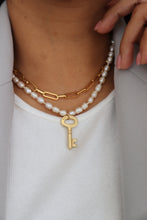 Lade das Bild in den Galerie-Viewer, Louis Vuitton key
