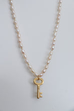 Lade das Bild in den Galerie-Viewer, Louis Vuitton key
