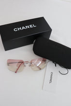 Lade das Bild in den Galerie-Viewer, Y2K Chanel Rhinestone Ombre Pink Tinted Silver Sunglasses
