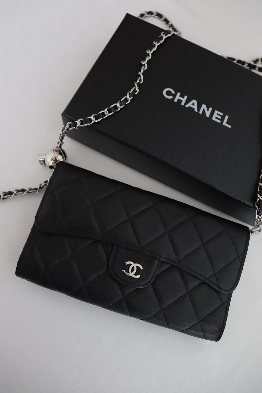 Chanel classic medium flap