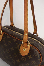 Load image into Gallery viewer, Louis Vuitton montorgueil bag

