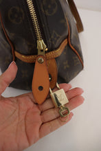 Load image into Gallery viewer, Louis Vuitton montorgueil bag
