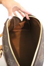 Load image into Gallery viewer, Louis Vuitton montorgueil bag
