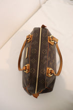 Load image into Gallery viewer, Louis Vuitton montorgueil bag
