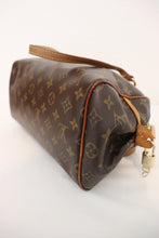Load image into Gallery viewer, Louis Vuitton montorgueil bag
