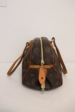 Load image into Gallery viewer, Louis Vuitton montorgueil bag

