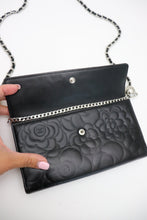 Lade das Bild in den Galerie-Viewer, Chanel camellia lambskin wallet
