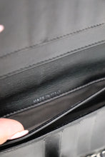 Lade das Bild in den Galerie-Viewer, Chanel camellia lambskin wallet

