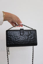 Lade das Bild in den Galerie-Viewer, Chanel camellia lambskin wallet

