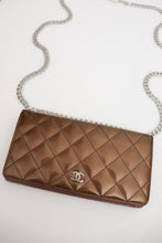 Lade das Bild in den Galerie-Viewer, Chanel patent brown vintage wallet
