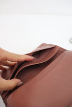 Lade das Bild in den Galerie-Viewer, Chanel patent brown vintage wallet

