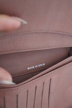 Lade das Bild in den Galerie-Viewer, Chanel patent brown vintage wallet

