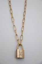 Lade das Bild in den Galerie-Viewer, Louis Vuitton lock - paper clip chain

