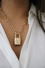 Lade das Bild in den Galerie-Viewer, Louis Vuitton lock - paper clip chain
