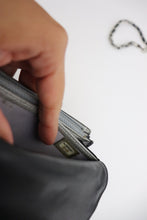 Lade das Bild in den Galerie-Viewer, Chanel camellia lambskin wallet

