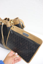 Lade das Bild in den Galerie-Viewer, Vintage Dior bucket with pouch
