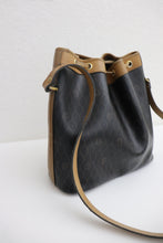 Lade das Bild in den Galerie-Viewer, Vintage Dior bucket with pouch
